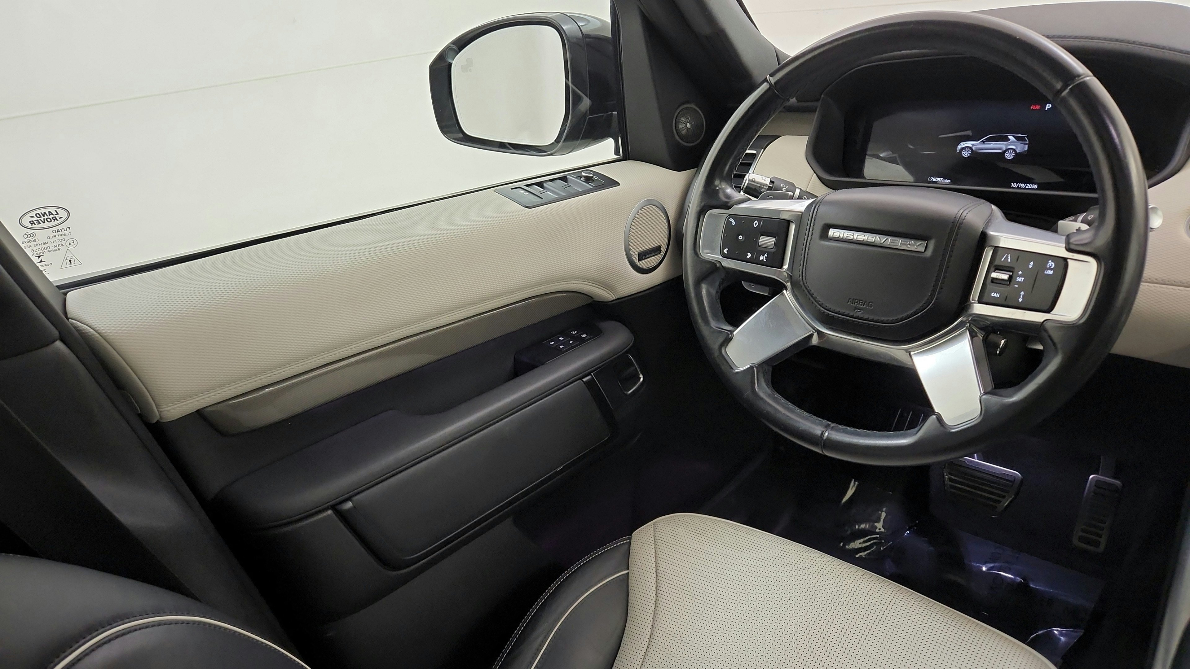 Used 2021 Land Rover Discovery HSE R-Dynamic AWD/4WD image 24