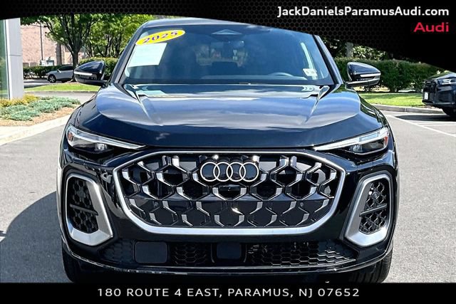 Used 2025 Audi Q5 Premium Plus w/ Premium Plus AWD/4WD image 3