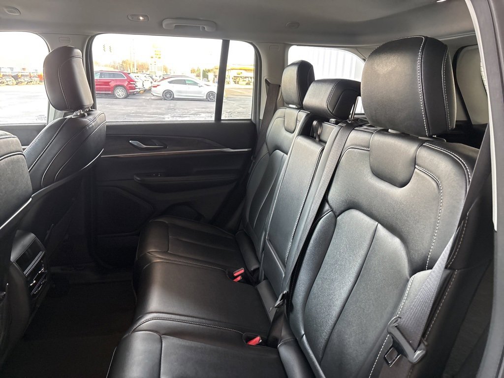 Used 2023 Jeep Grand Cherokee Limited image 22