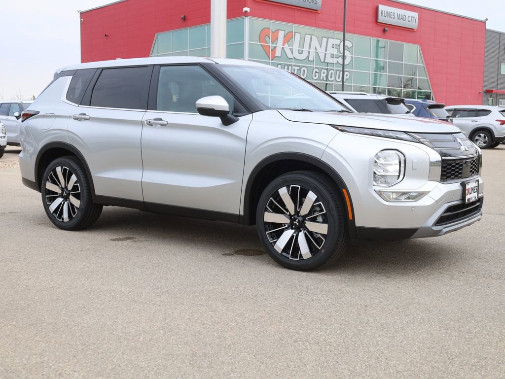 New 2025 Mitsubishi Outlander SE image 2