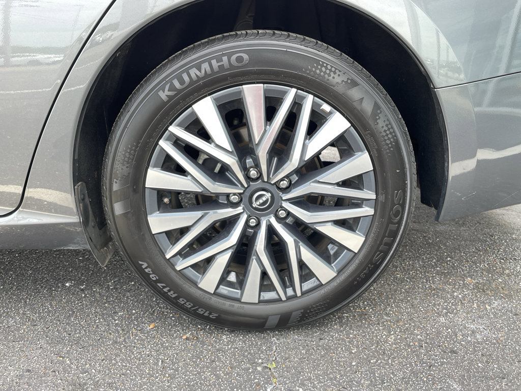 Used 2025 Nissan Altima 2.5 SV FWD image 24