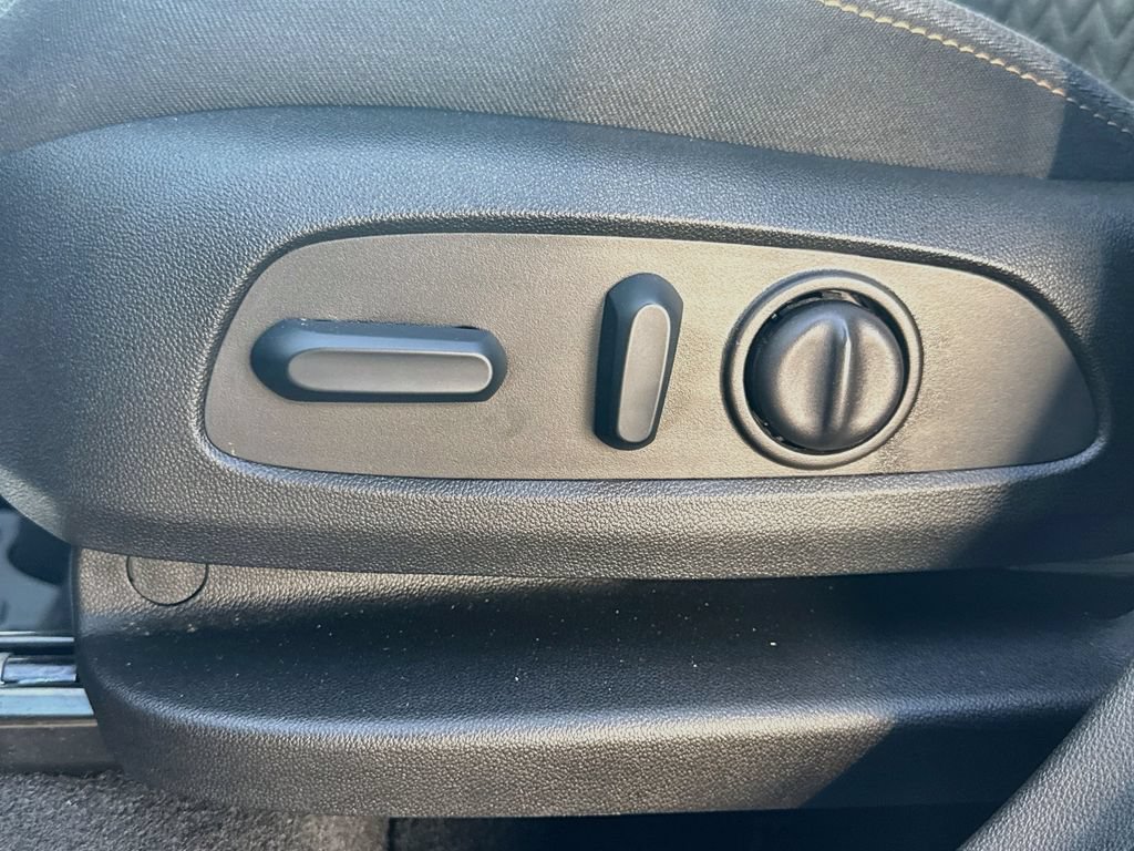 Used 2022 Chevrolet Equinox LT FWD image 18