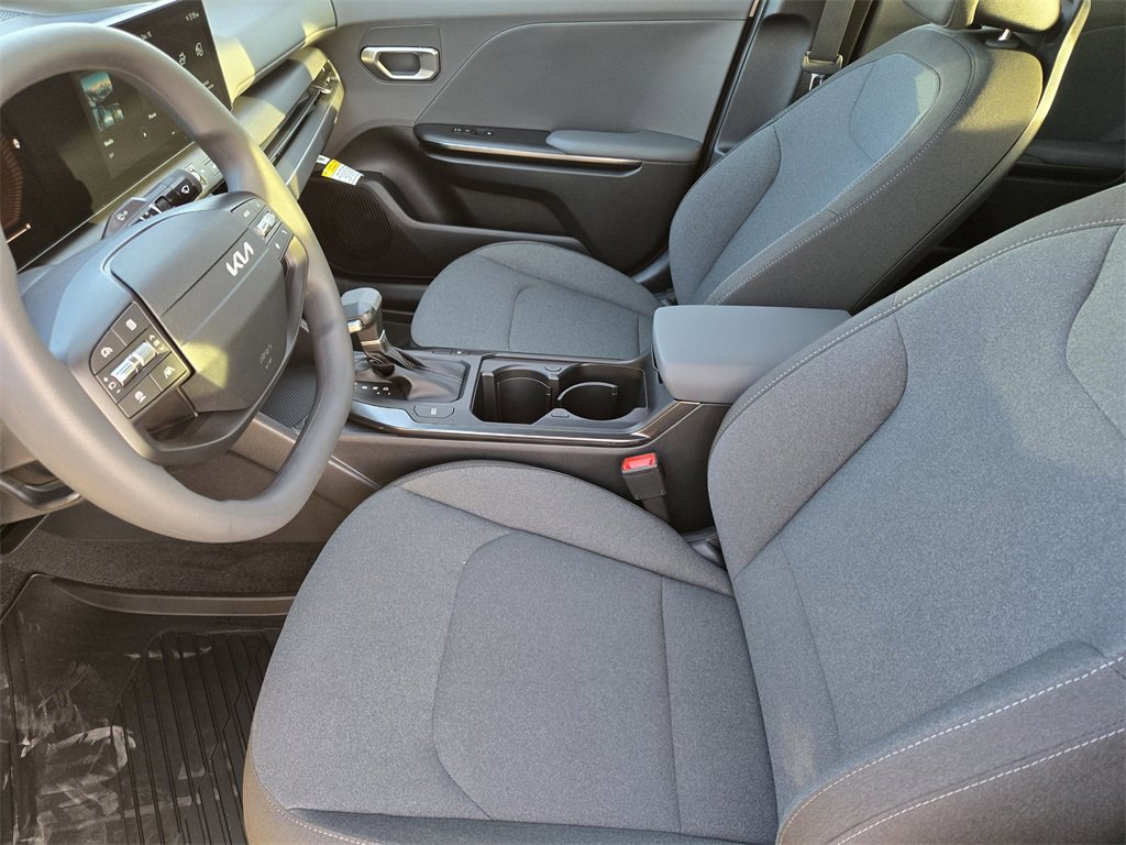 New 2025 Kia K4 LX image 9