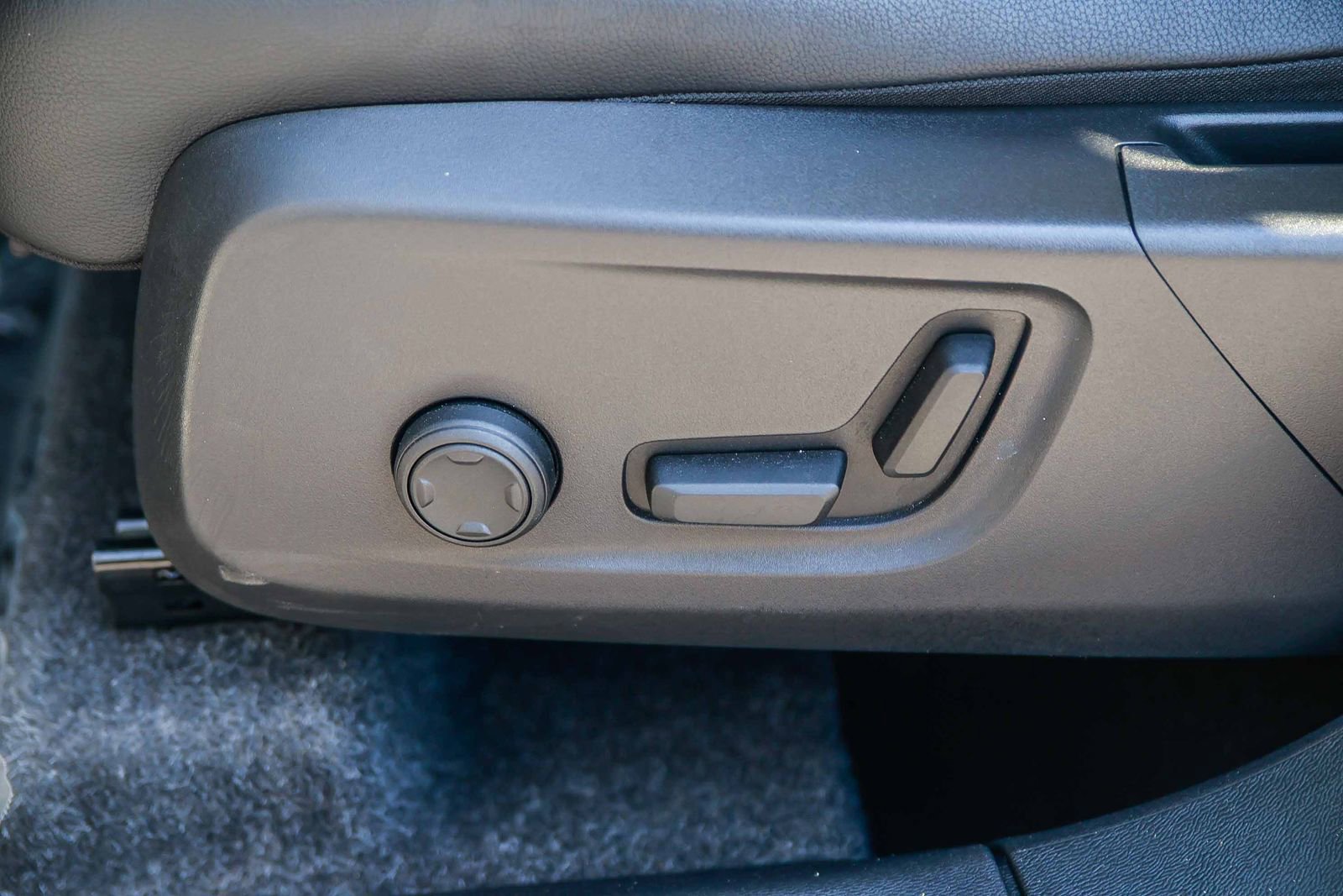 Used 2025 Volvo XC40 B5 Core AWD/4WD image 24