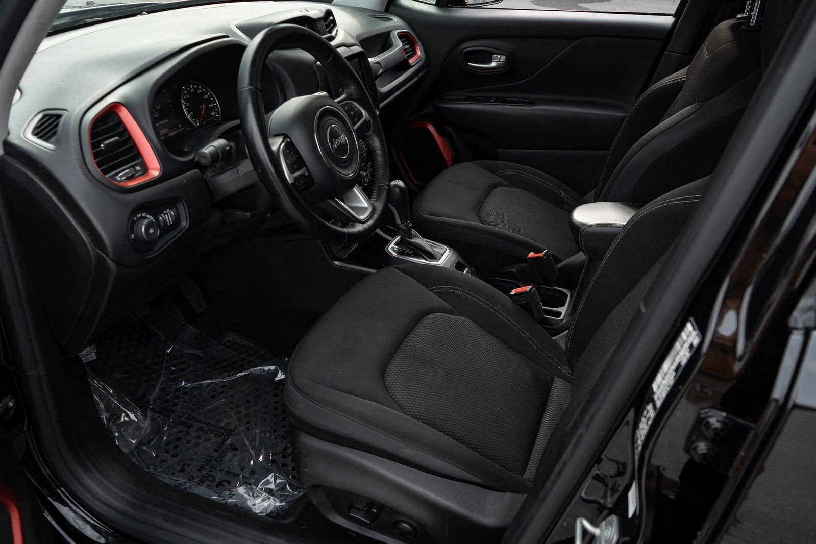 Used 2023 Jeep Renegade Latitude w/ Sun/Sound Group image 17