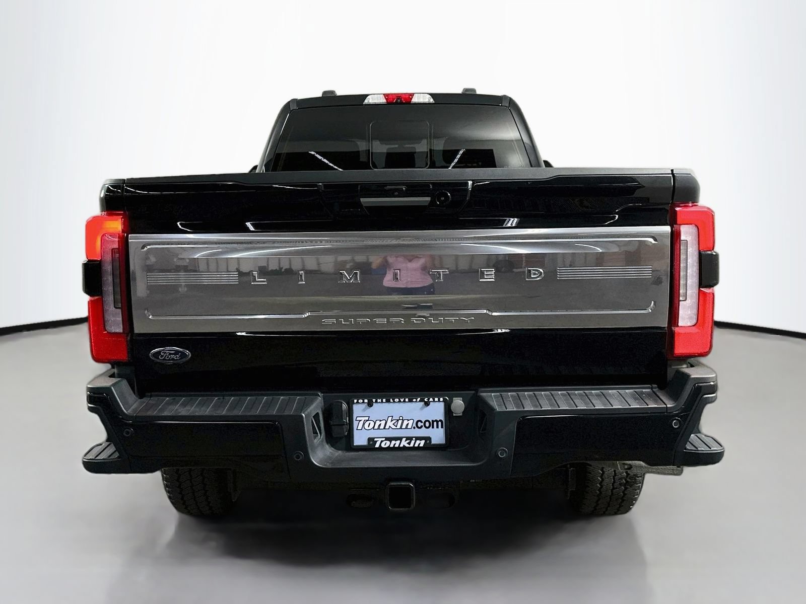 Used 2023 Ford F350 Limited w/ FX4 Off-Road Package AWD/4WD image 7