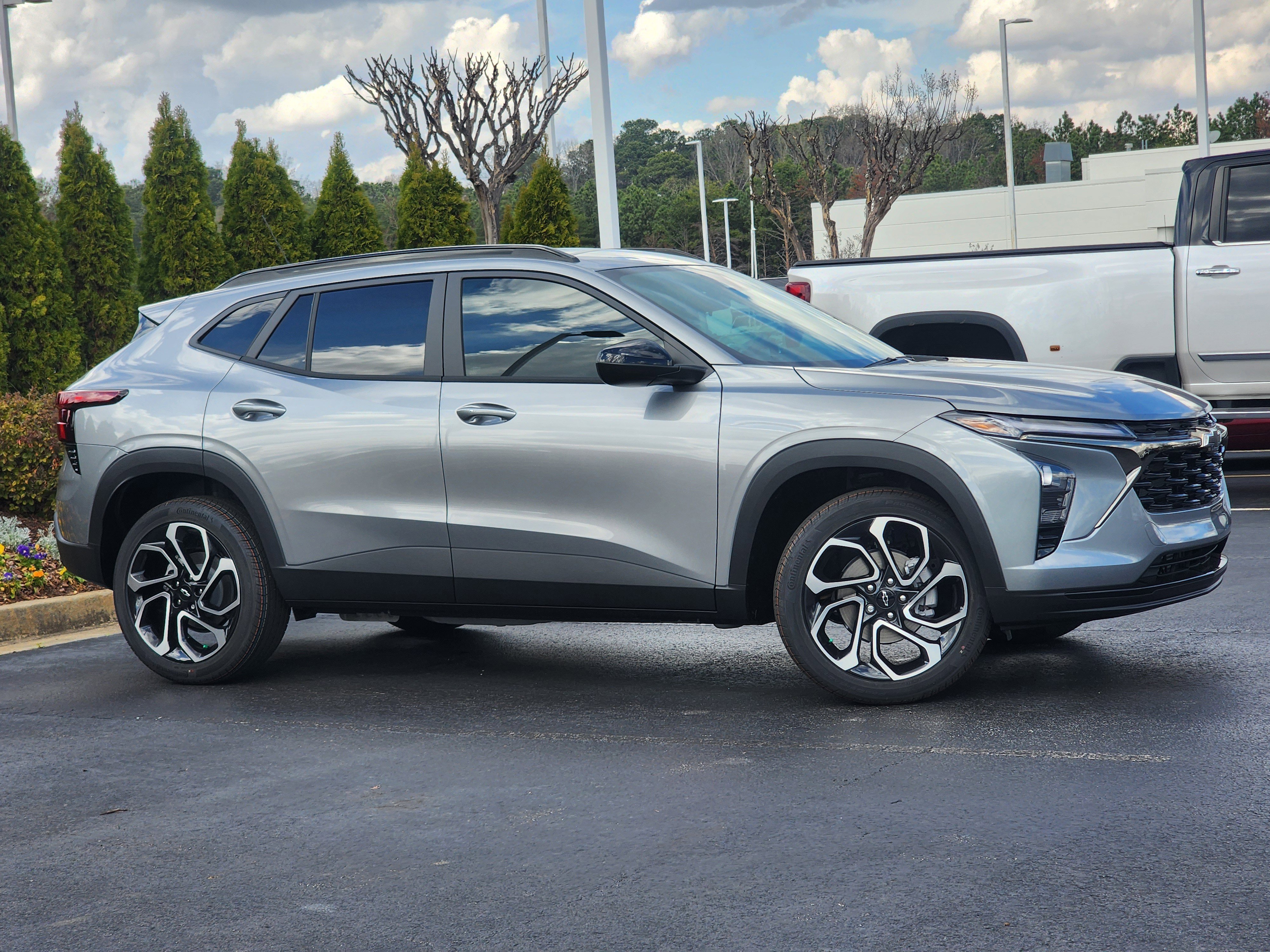 New 2026 Chevrolet Trax RS w/ Sunroof Package FWD image 3
