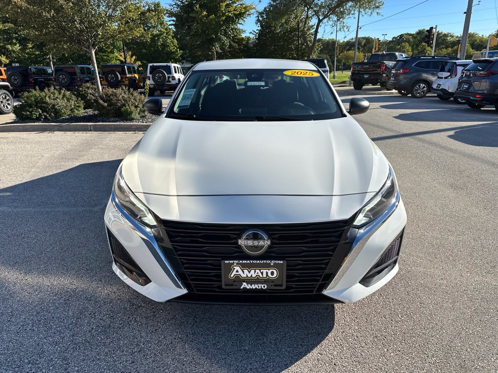Used 2025 Nissan Altima 2.5 SV FWD image 24