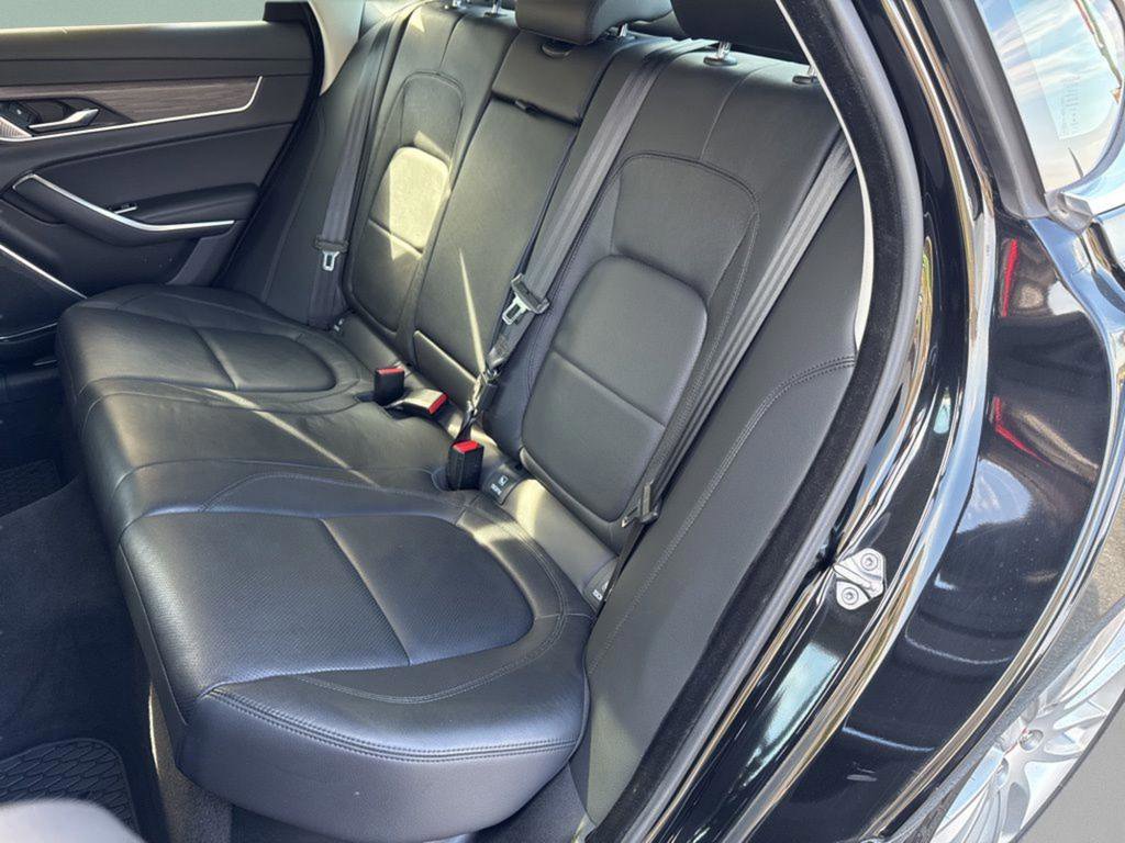 Used 2022 Jaguar XF SE image 12