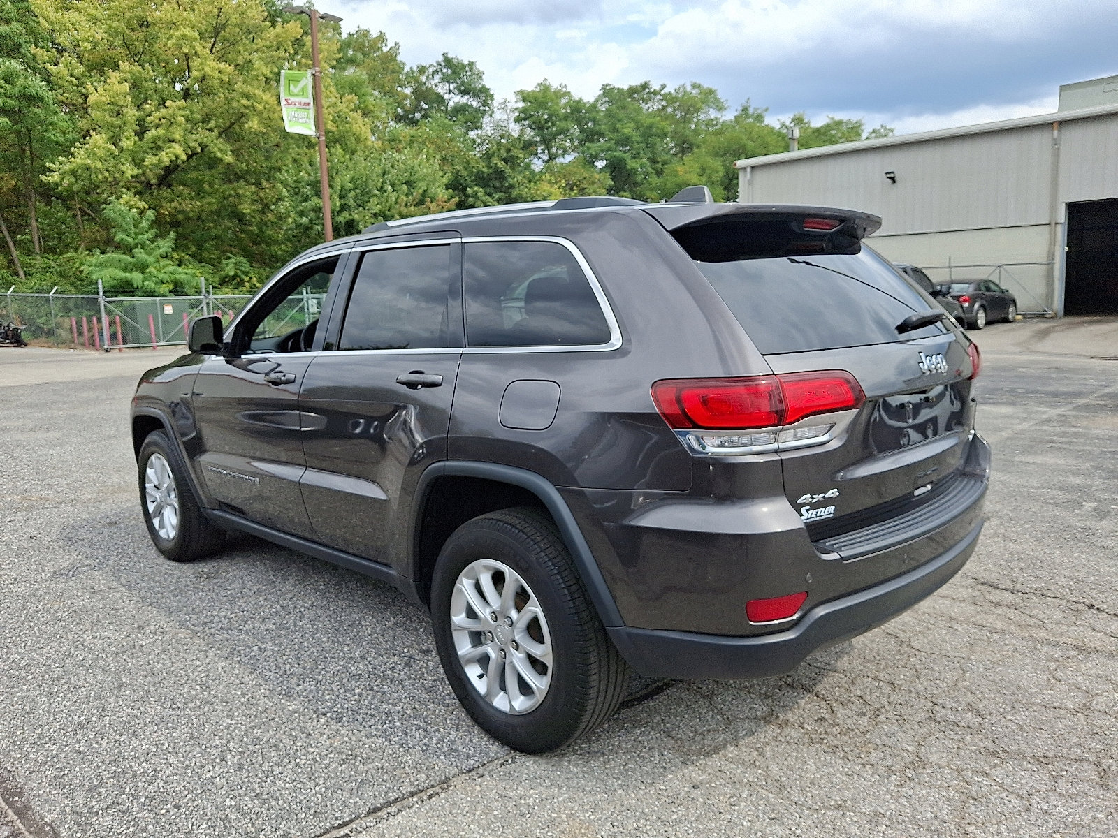 Used 2021 Jeep Grand Cherokee Laredo X image 6
