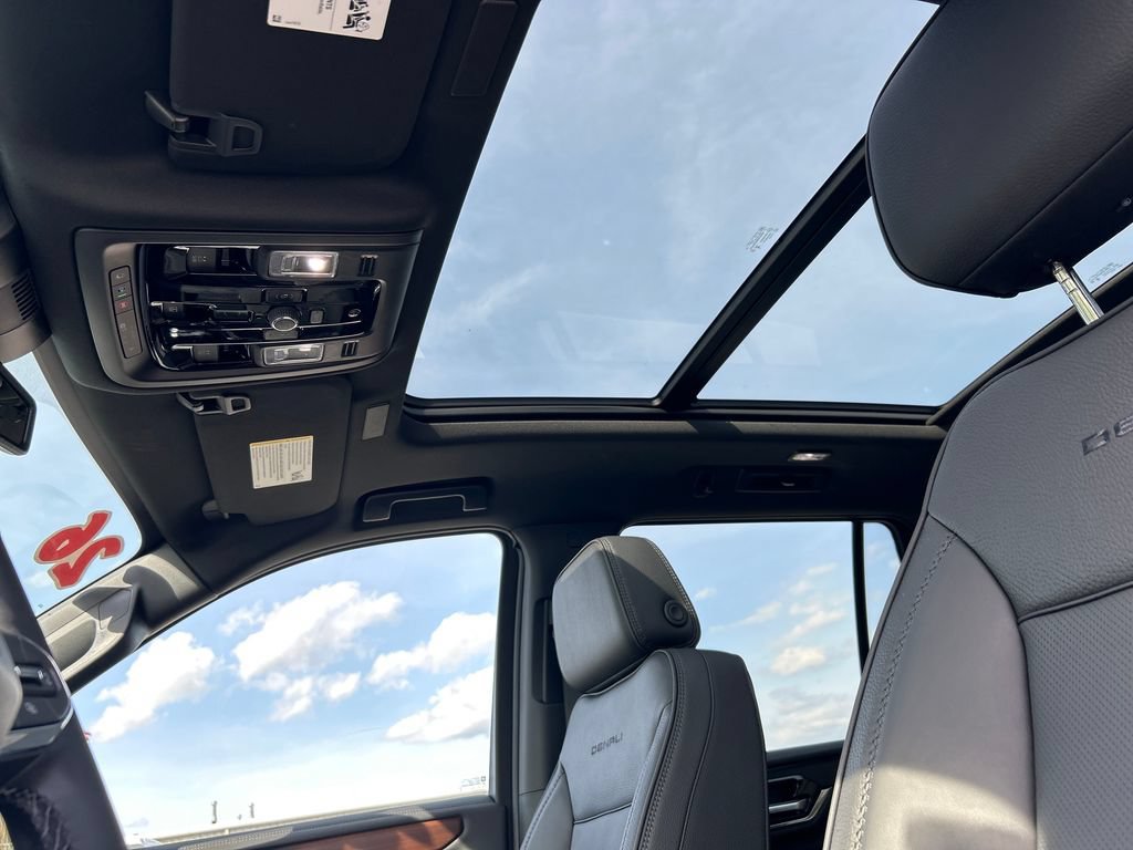 New 2026 GMC Yukon Denali w/ Sun & Power Step Package AWD/4WD image 8