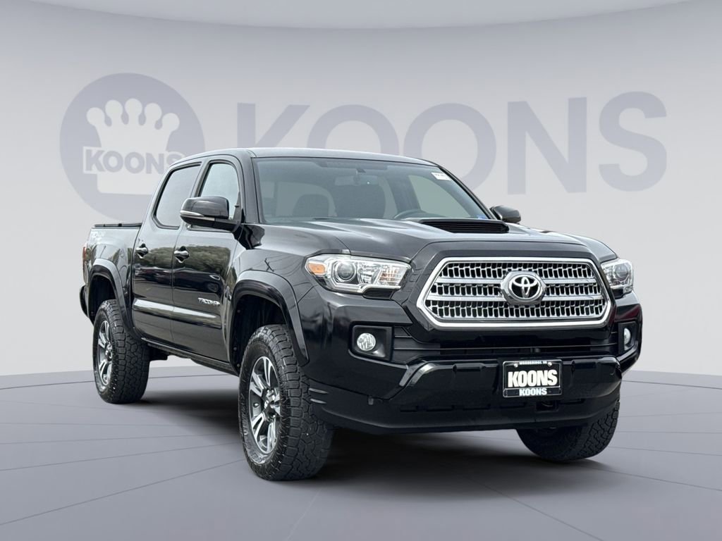 Used 2016 Toyota Tacoma TRD Sport w/ Towing Package image 10