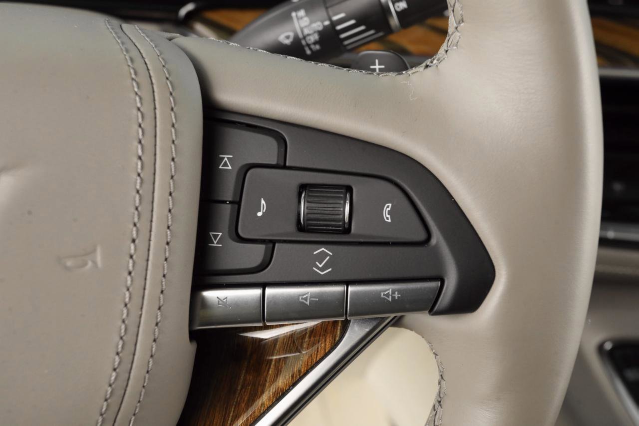 Used 2023 Cadillac Escalade Sport Platinum w/ LPO, ONYX Package AWD/4WD image 16