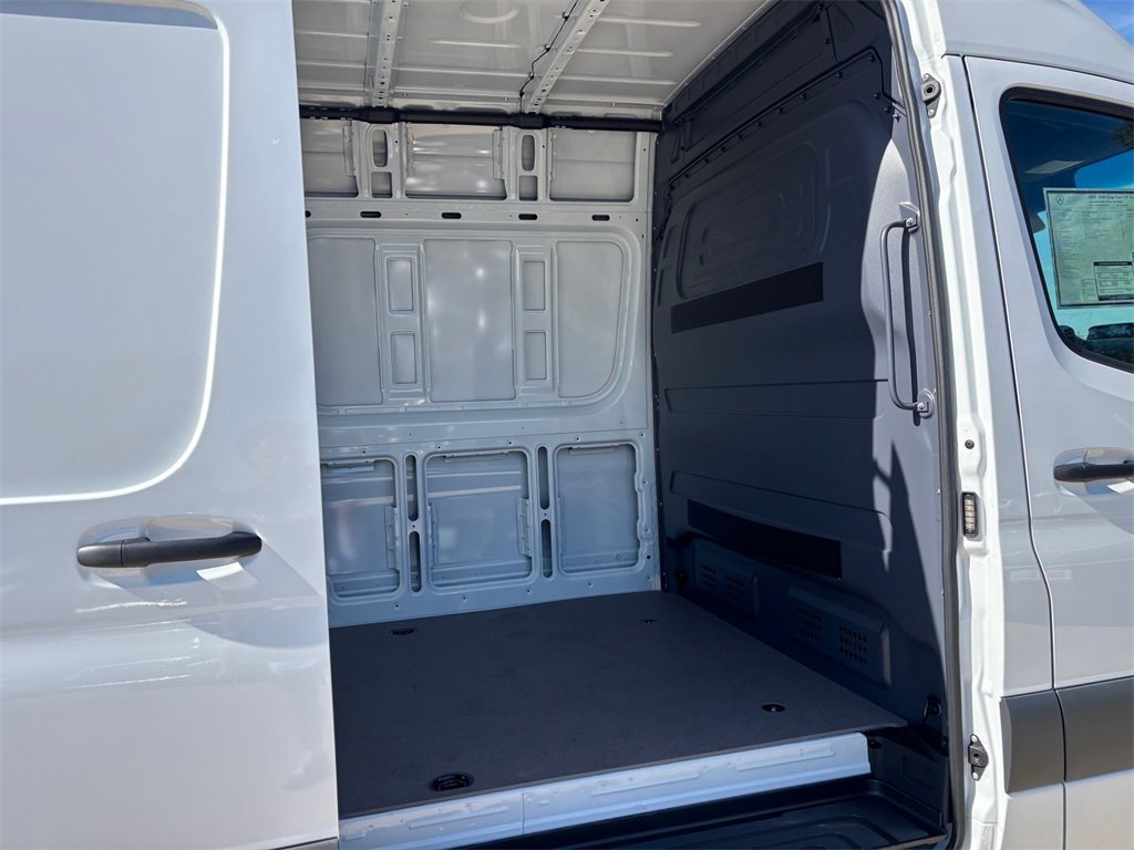 Used 2025 Mercedes-Benz Sprinter 2500 image 24