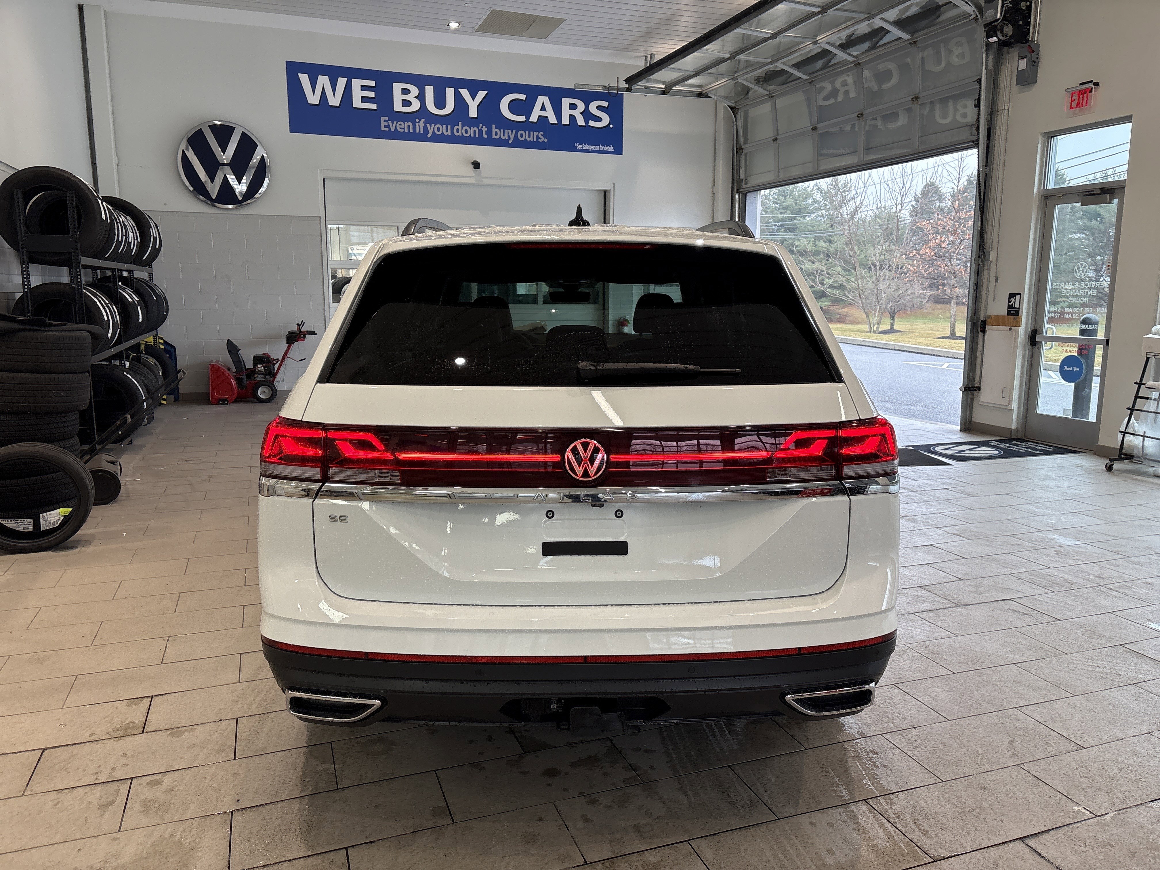 Certified 2024 Volkswagen Atlas SE image 5
