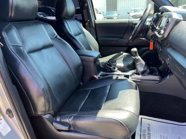 Used 2019 Toyota Tacoma TRD Sport image 17