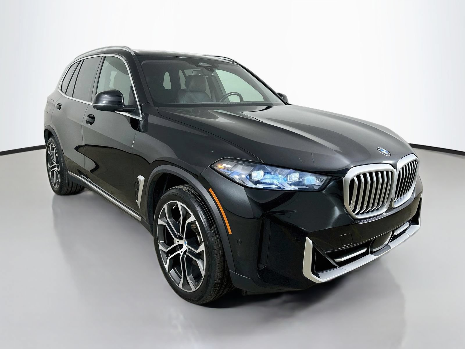 Used 2025 BMW X5 xDrive40i AWD/4WD image 3