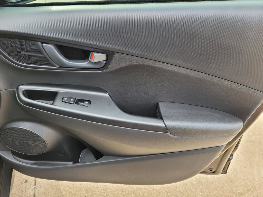 Used 2023 Hyundai Kona SEL w/ Cargo Package image 7