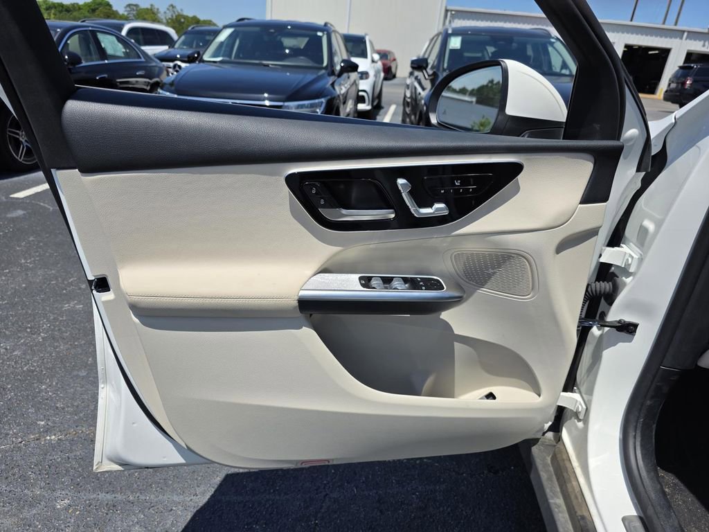 Certified 2025 Mercedes-Benz GLC 300 image 12
