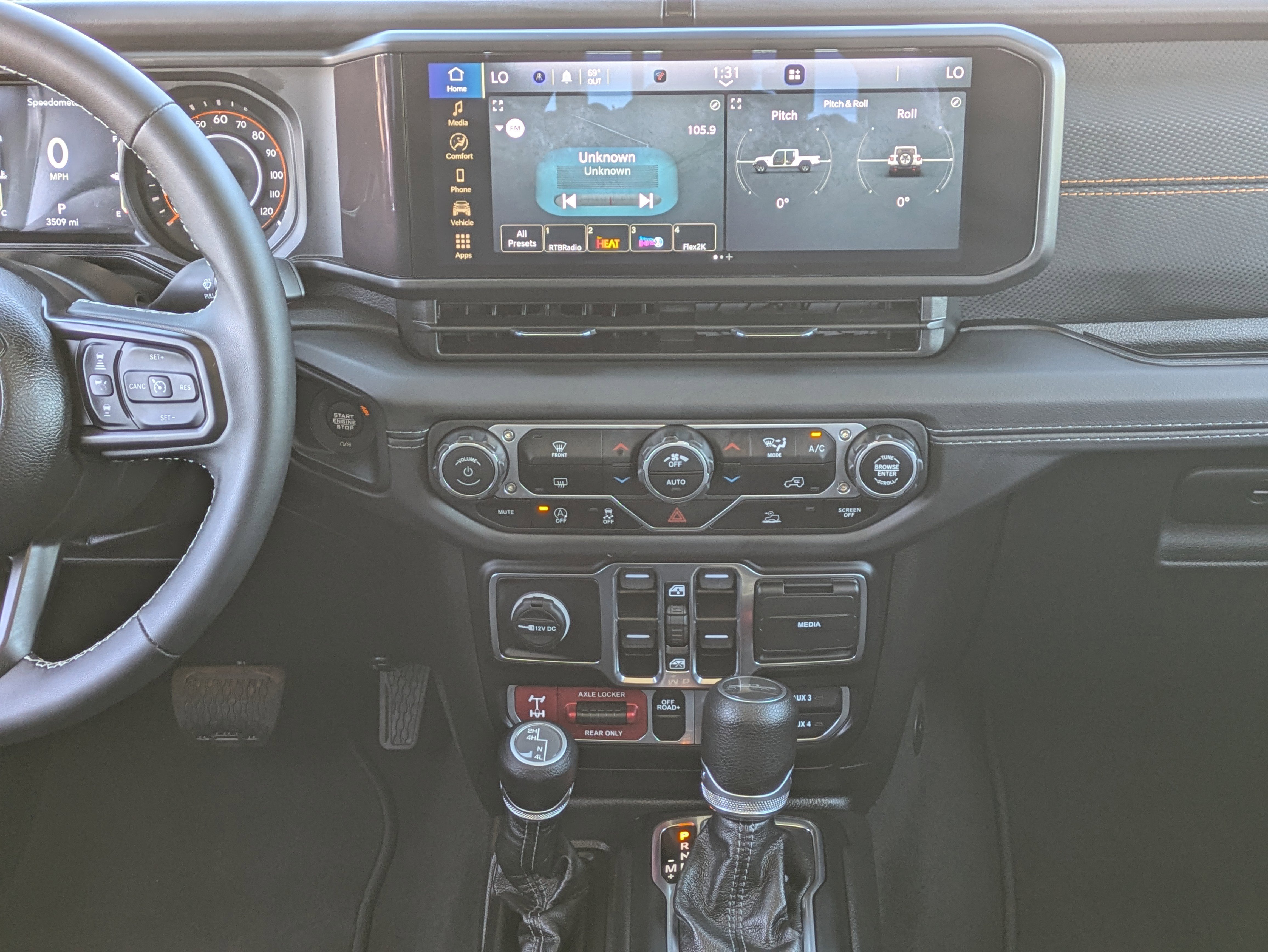 Used 2025 Jeep Gladiator Mojave image 16