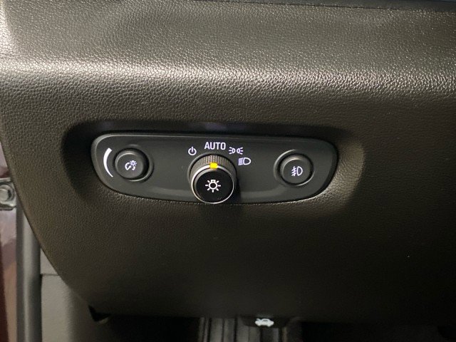 Used 2021 Chevrolet Traverse LT w/ LT Premium Package AWD/4WD image 18