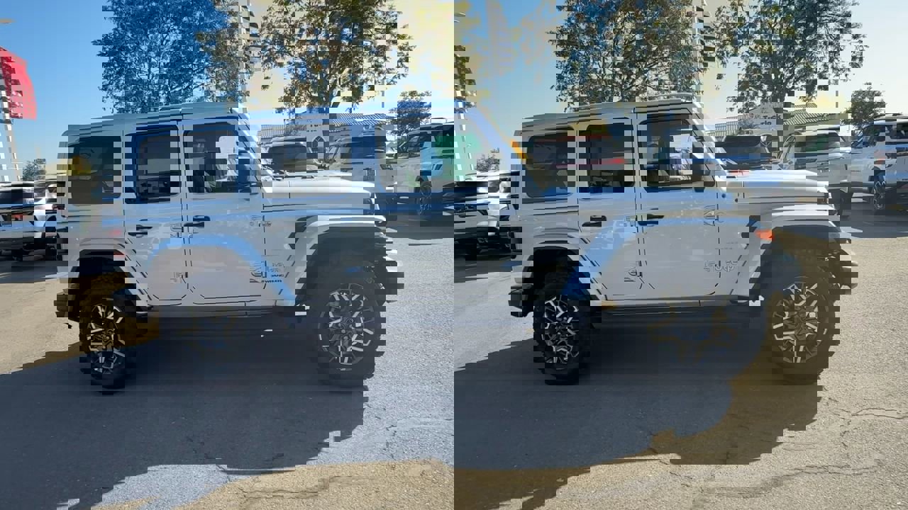 Used 2024 Jeep Wrangler Unlimited Sahara image 8