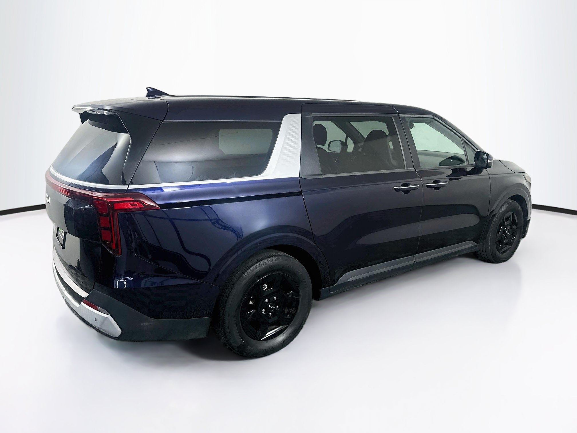 Used 2025 Kia Carnival FWD image 9