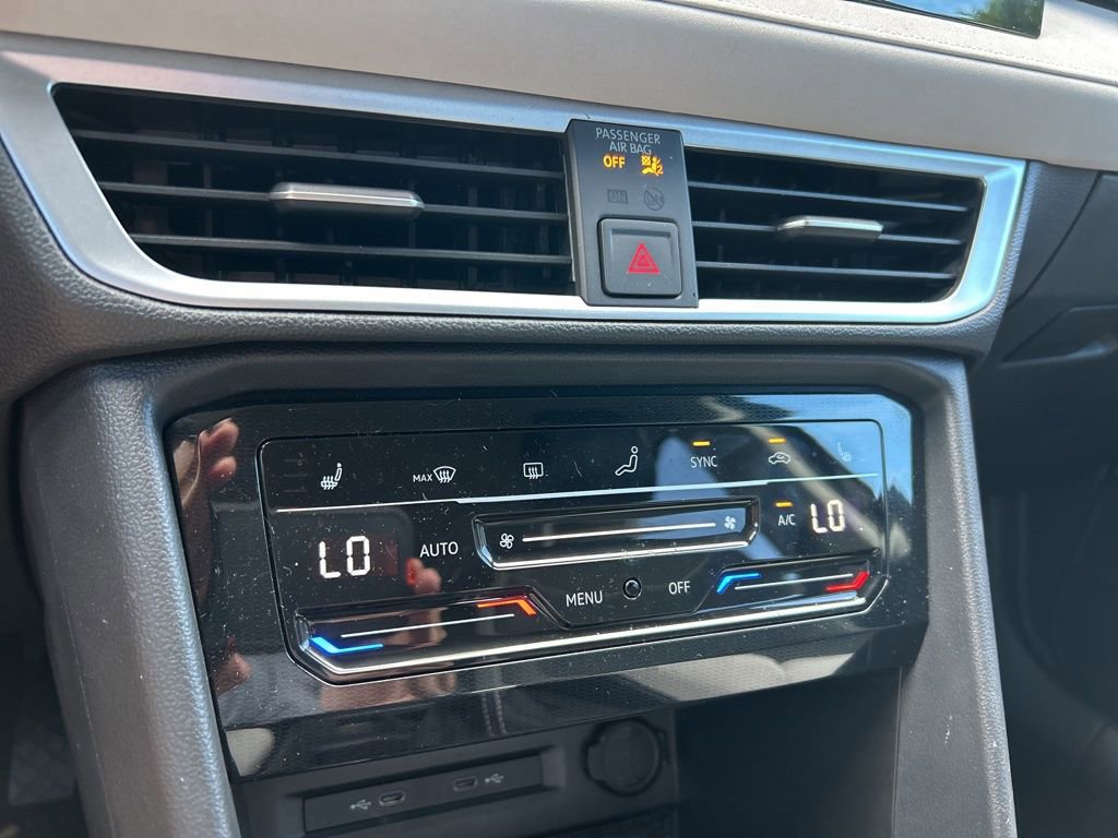 Certified 2025 Volkswagen Taos SE image 29