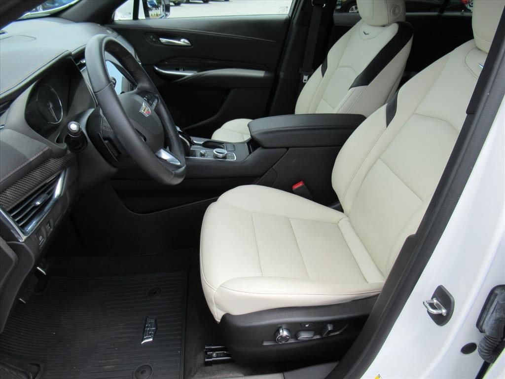 Used 2023 Cadillac XT4 Sport FWD image 15