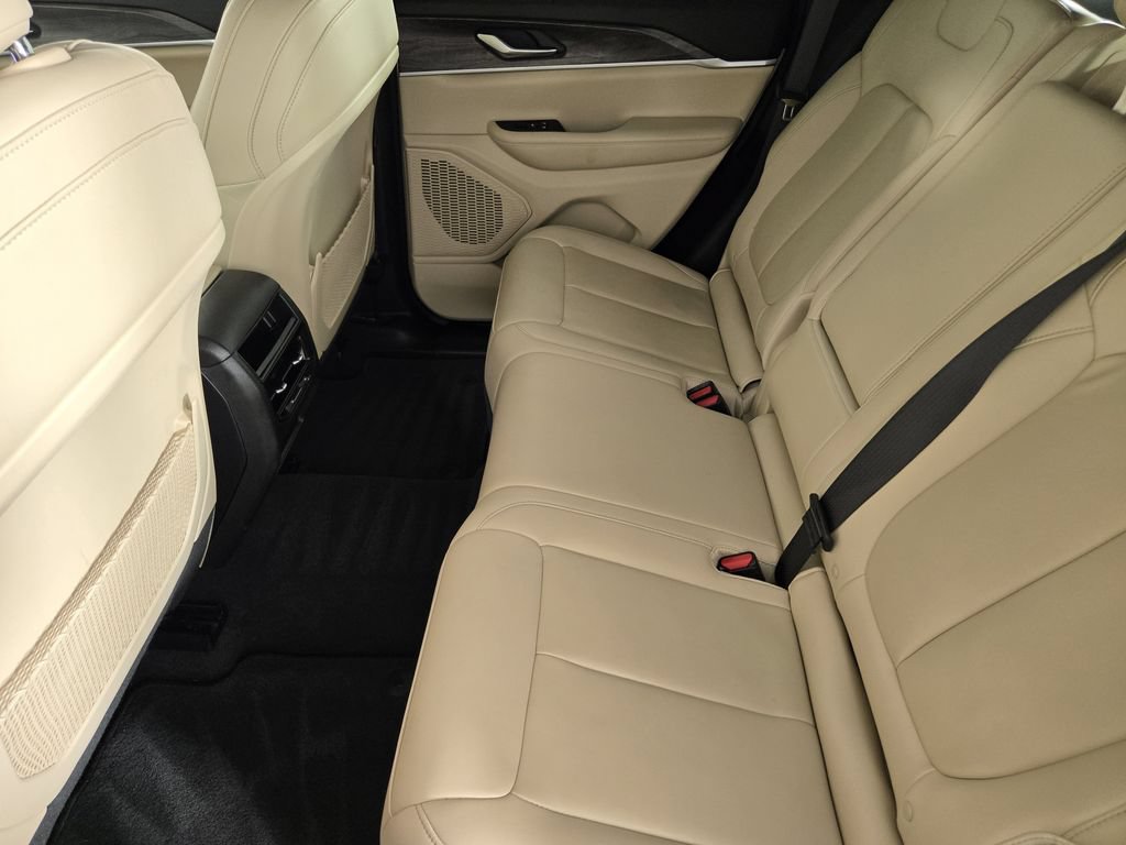 Used 2023 Jeep Grand Cherokee Limited AWD/4WD image 33