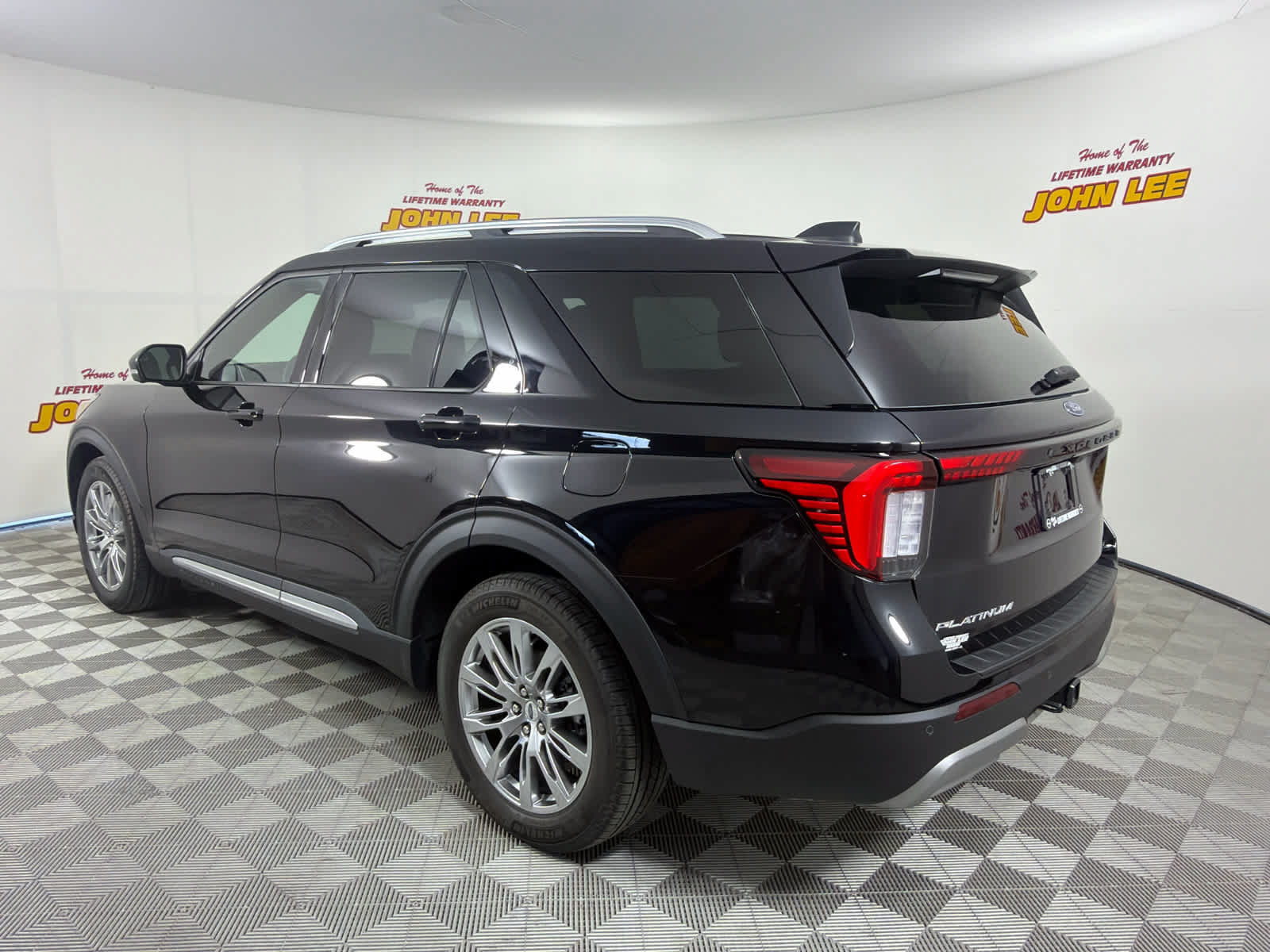 Used 2026 Ford Explorer Platinum RWD image 3