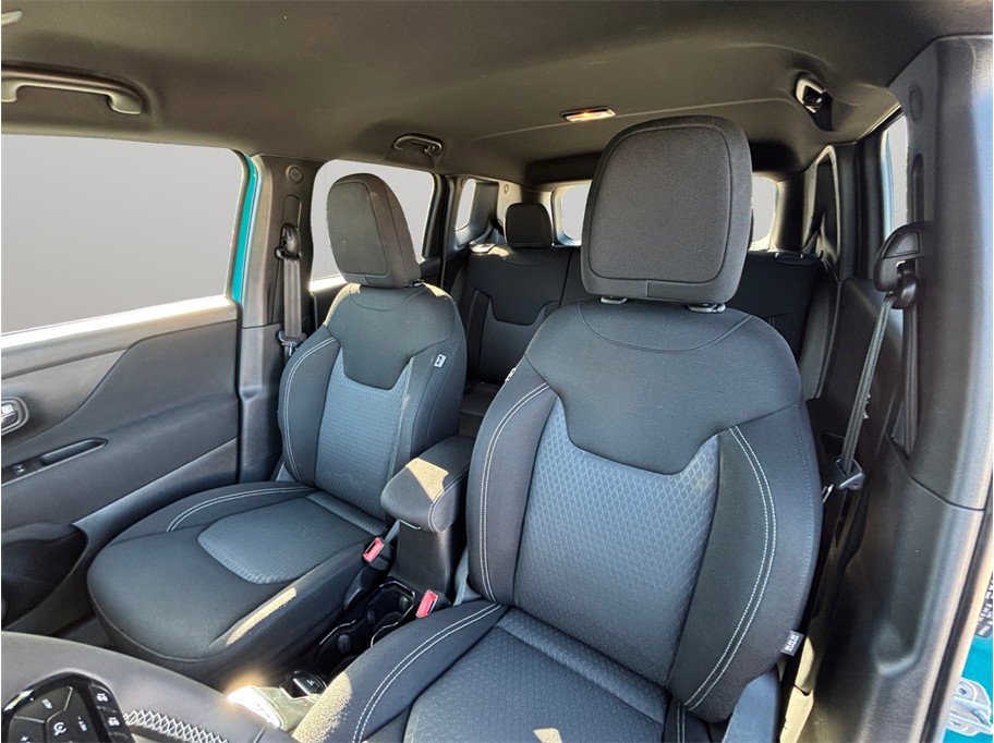 Used 2021 Jeep Renegade Latitude FWD image 19