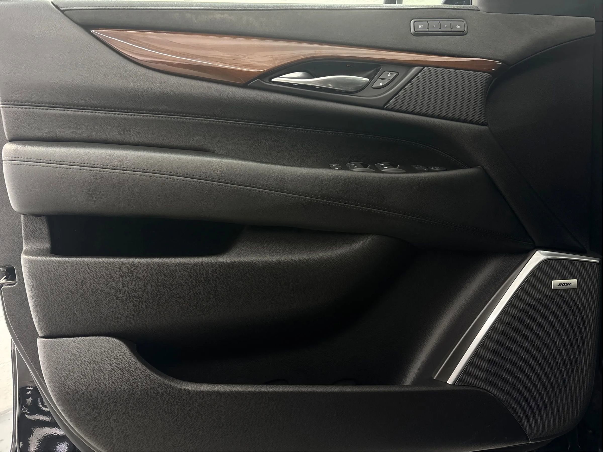 Used 2020 Cadillac Escalade ESV Premium Luxury image 26