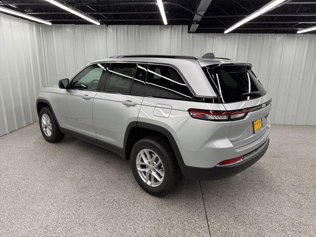 New 2026 Jeep Grand Cherokee Laredo X RWD image 4