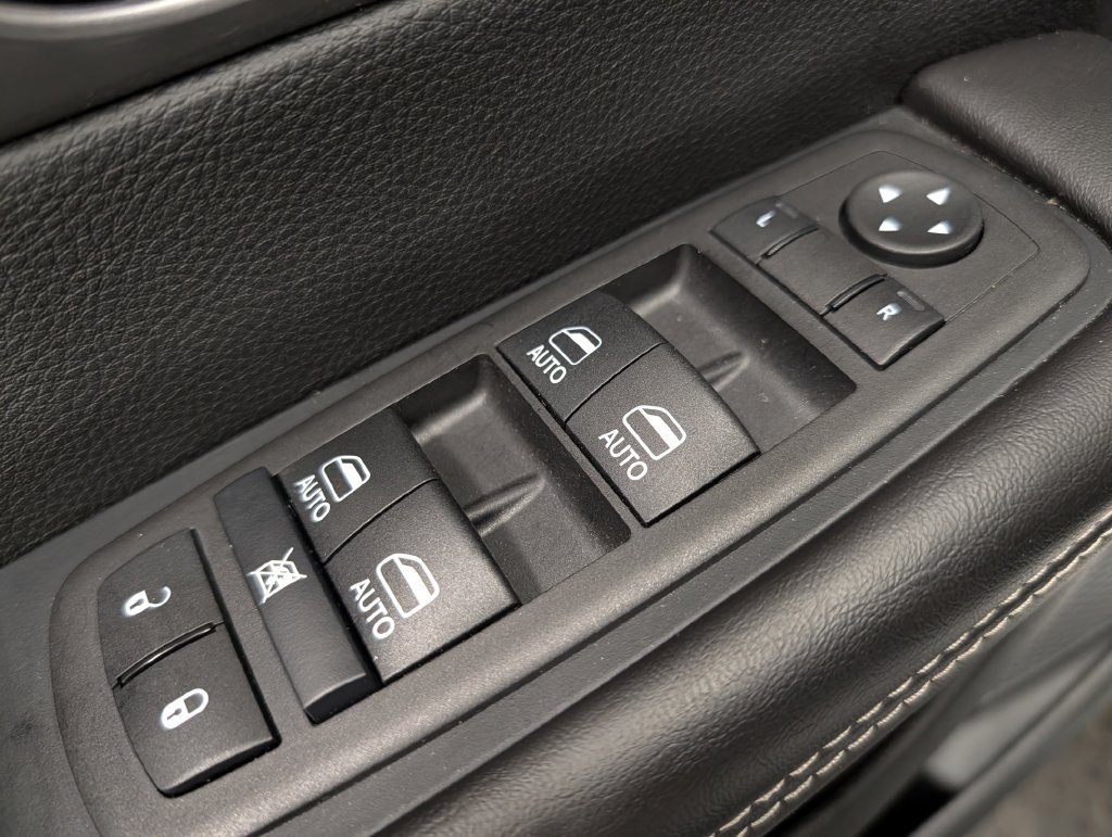Used 2026 Chrysler Pacifica Select FWD image 10