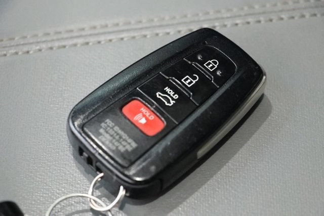 Used 2019 Toyota Avalon Touring w/ Advanced Safety Package FWD image 35