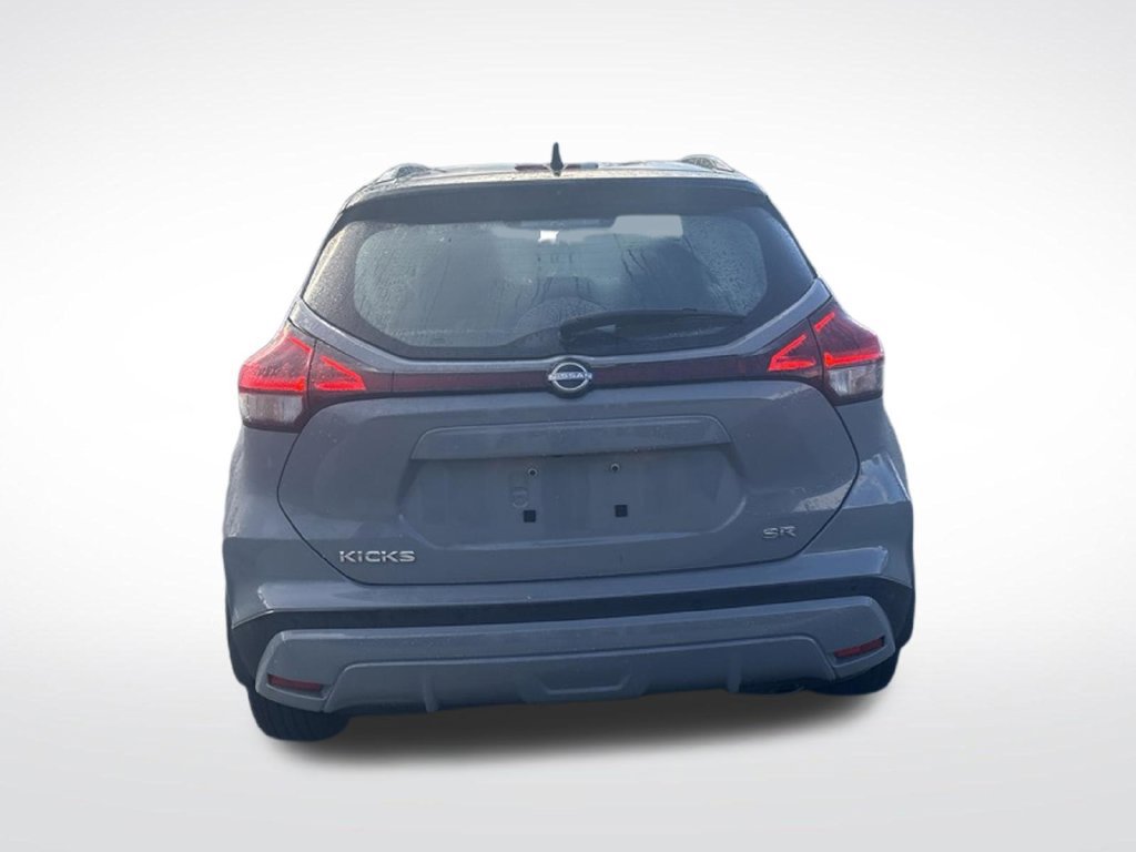 Used 2023 Nissan Kicks SR w/ SR Premium Package FWD image 6