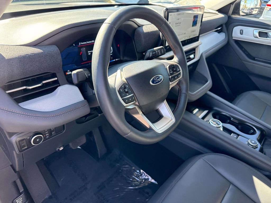 Used 2025 Ford Explorer Active w/ Active Comfort Package image 27