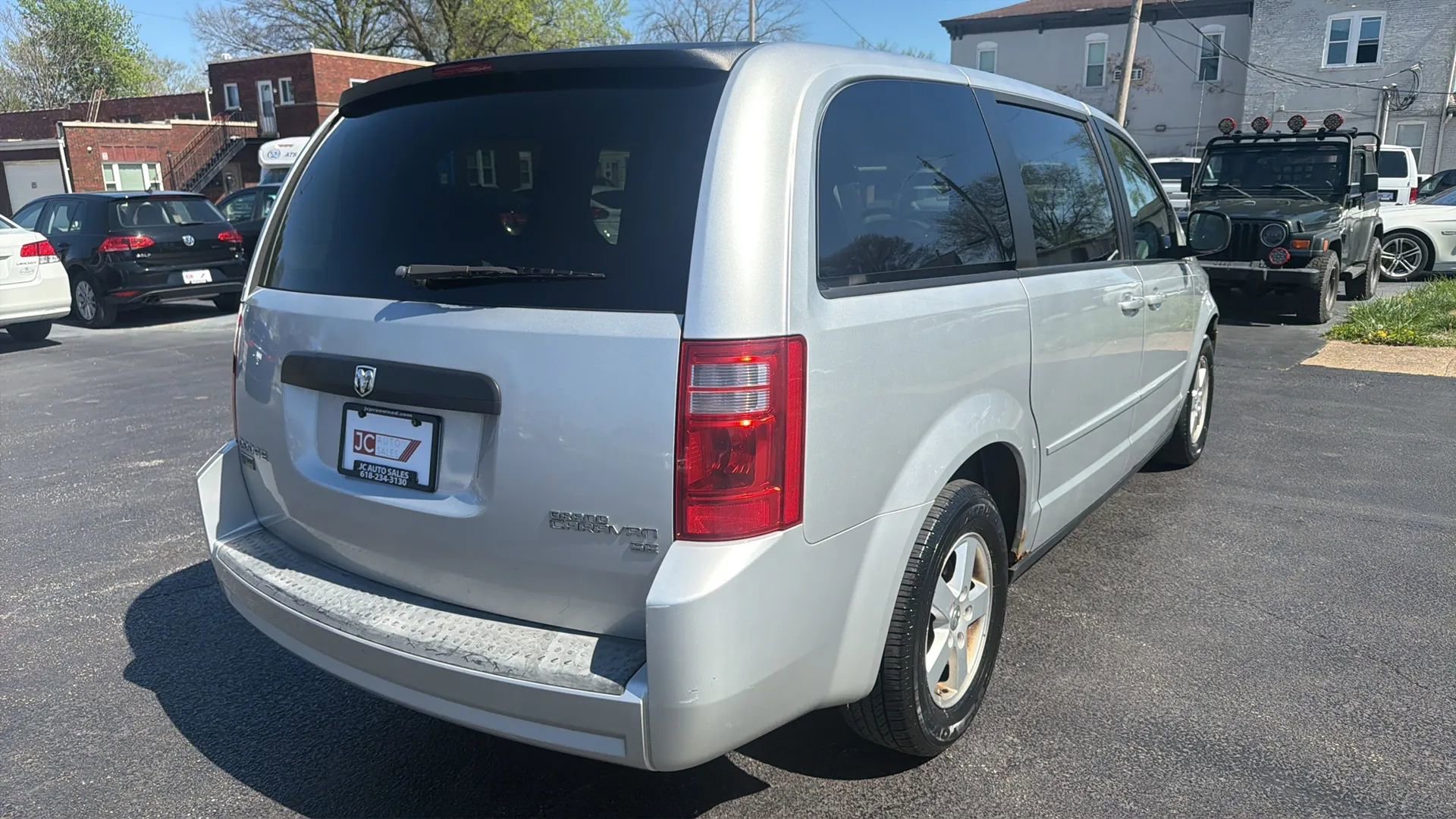 Used 2010 Dodge Grand Caravan SE image 5