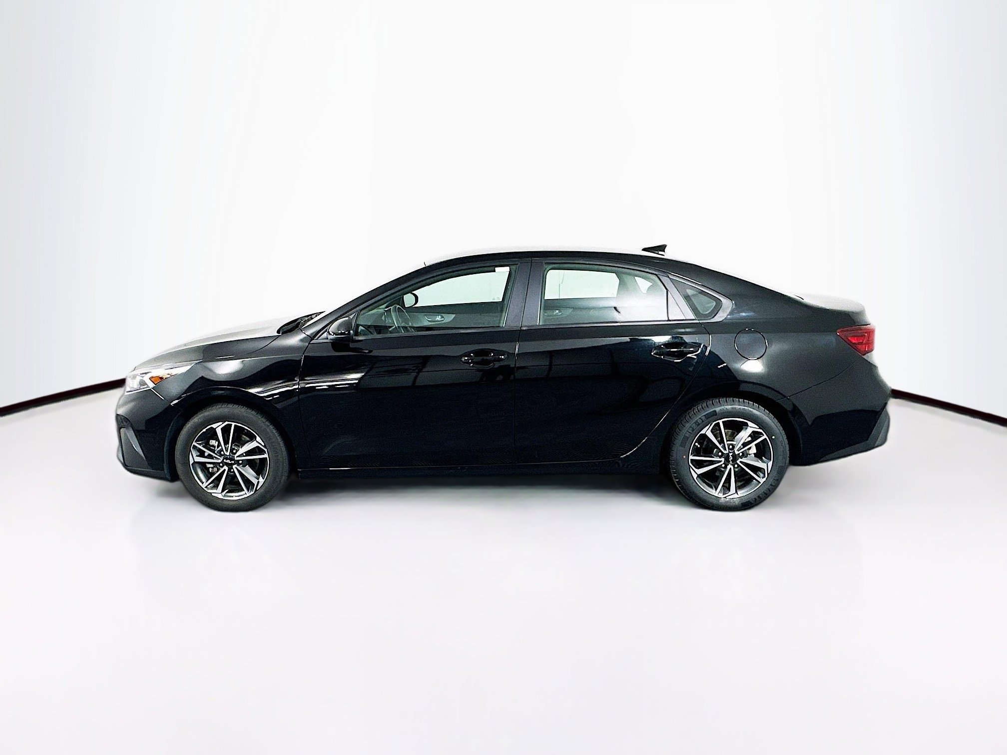 Used 2024 Kia Forte LXS image 4