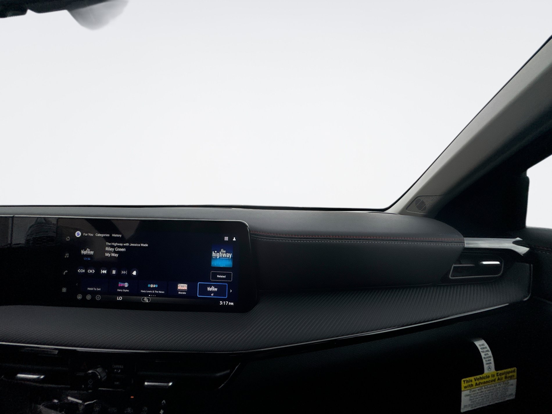 New 2027 Nissan Kicks SR FWD image 17