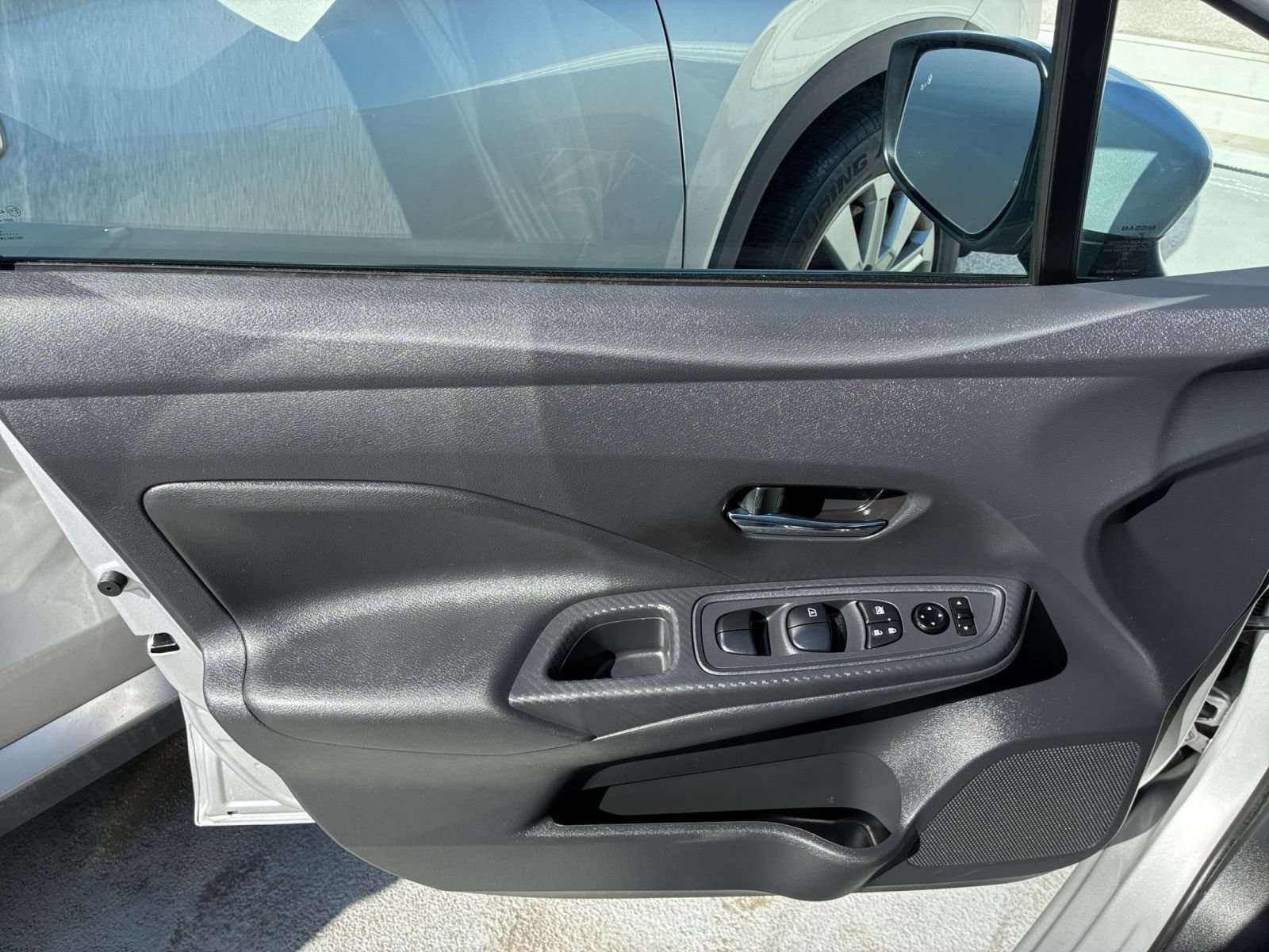 Used 2025 Nissan Versa SV FWD image 18