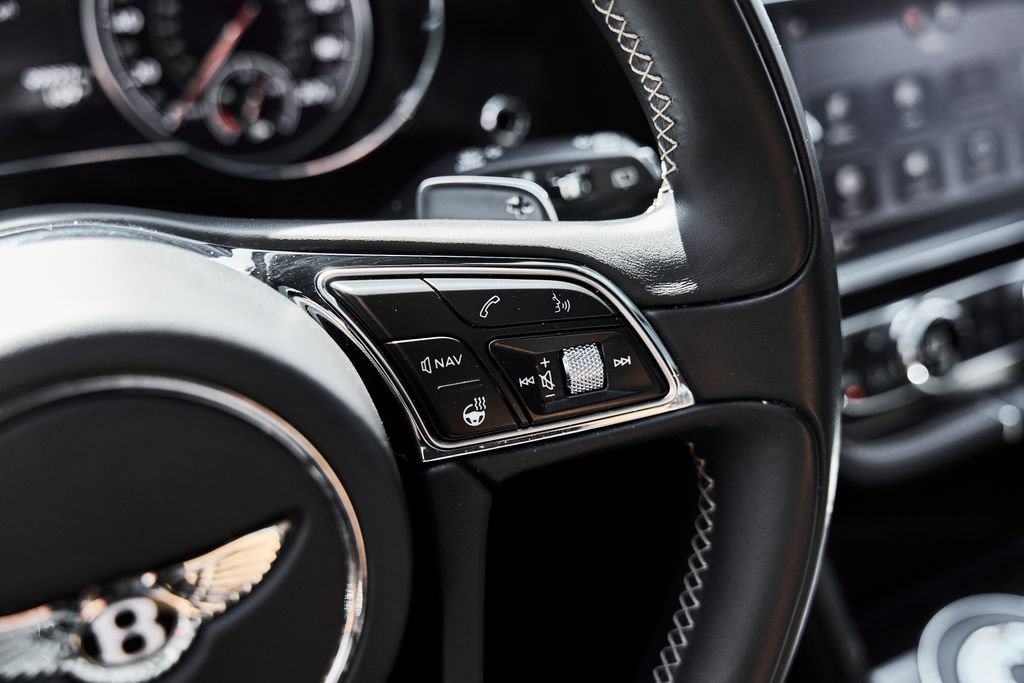 Used 2017 Bentley Bentayga AWD/4WD image 56
