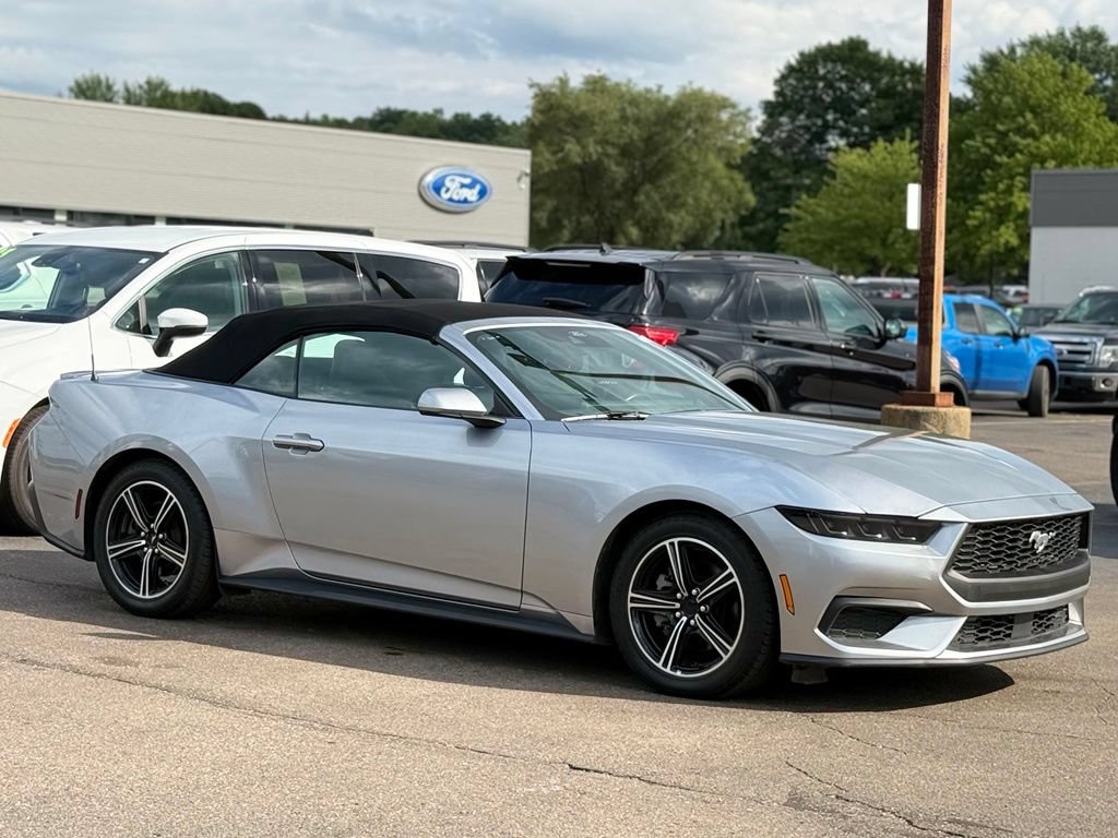Used 2025 Ford Mustang Premium RWD image 27