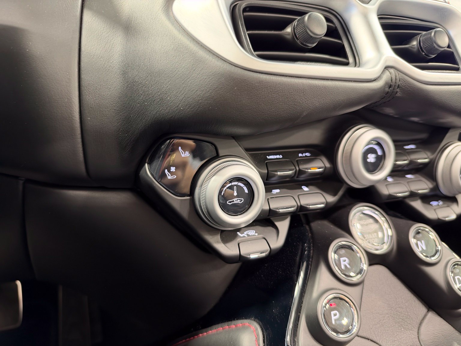 Used 2021 Aston Martin V8 Vantage Roadster RWD image 37