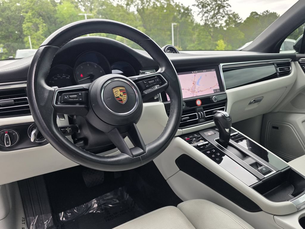 Certified 2023 Porsche Macan S AWD/4WD image 4