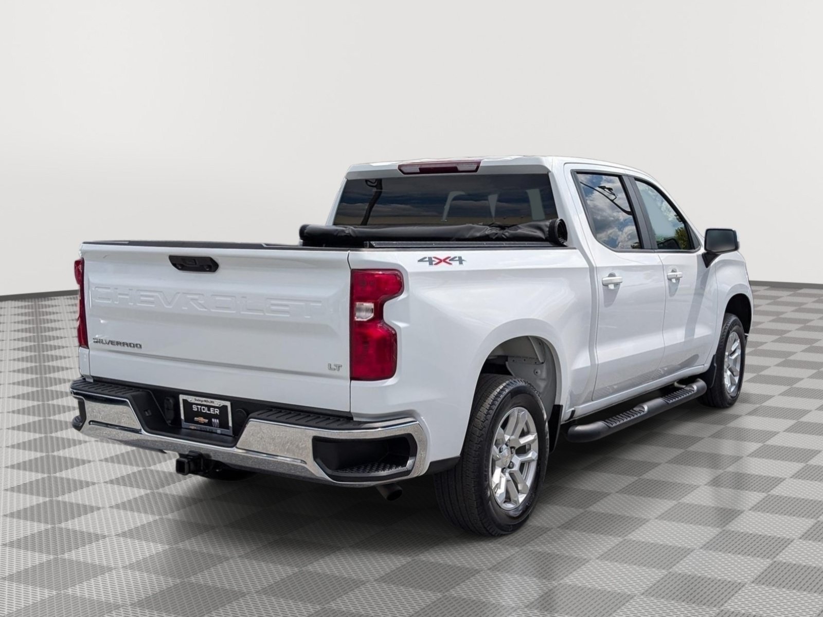 Used 2023 Chevrolet Silverado 1500 LT AWD/4WD image 5