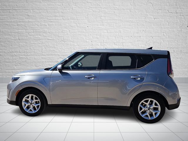 Used 2023 Kia Soul LX w/ Option Group 015 FWD image 2