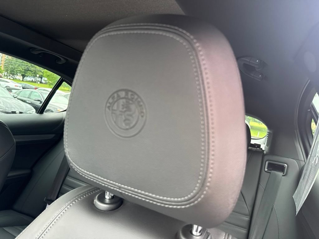 Used 2023 Alfa Romeo Stelvio Veloce AWD/4WD image 33