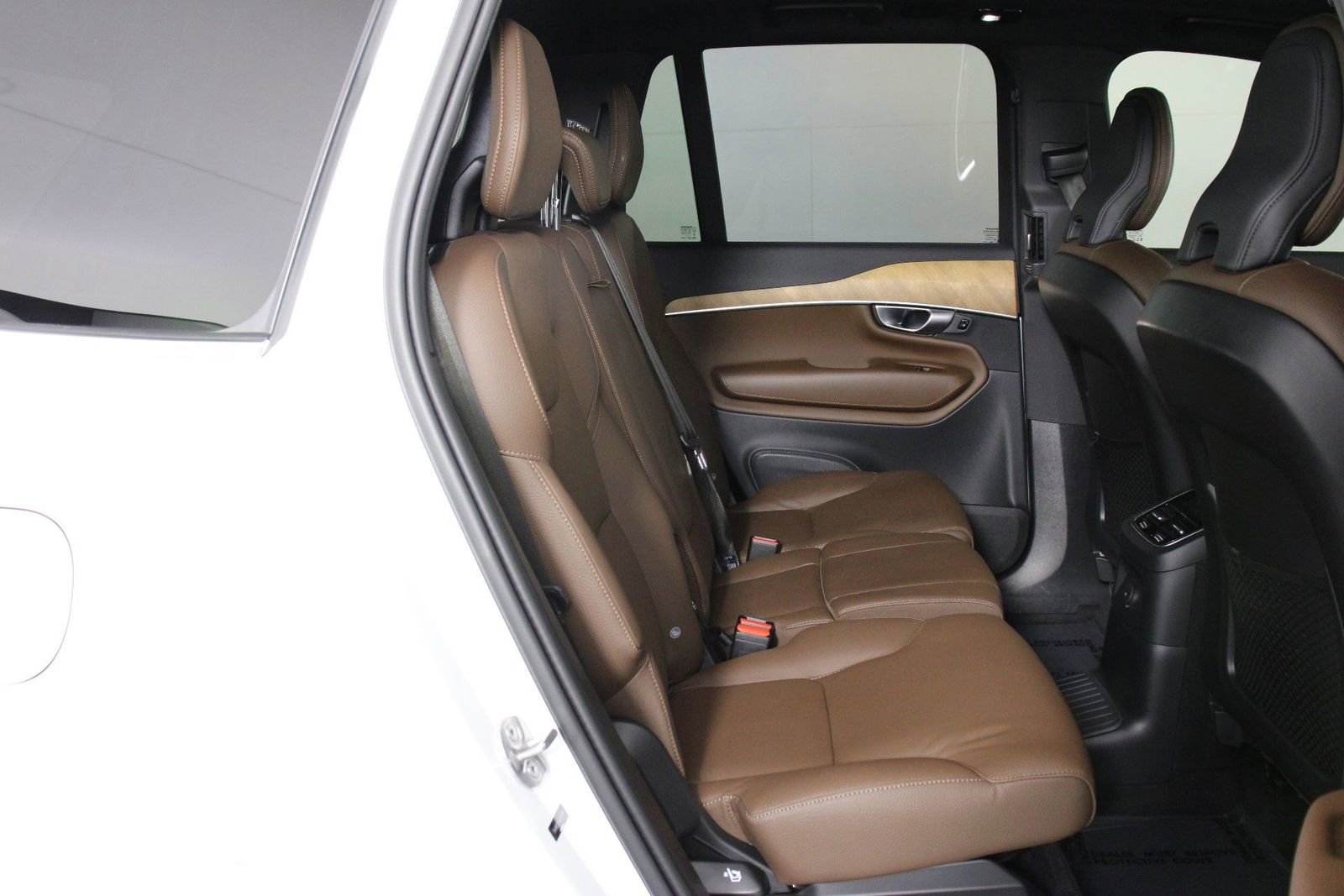 Certified 2024 Volvo XC90 T8 Plus AWD/4WD image 30
